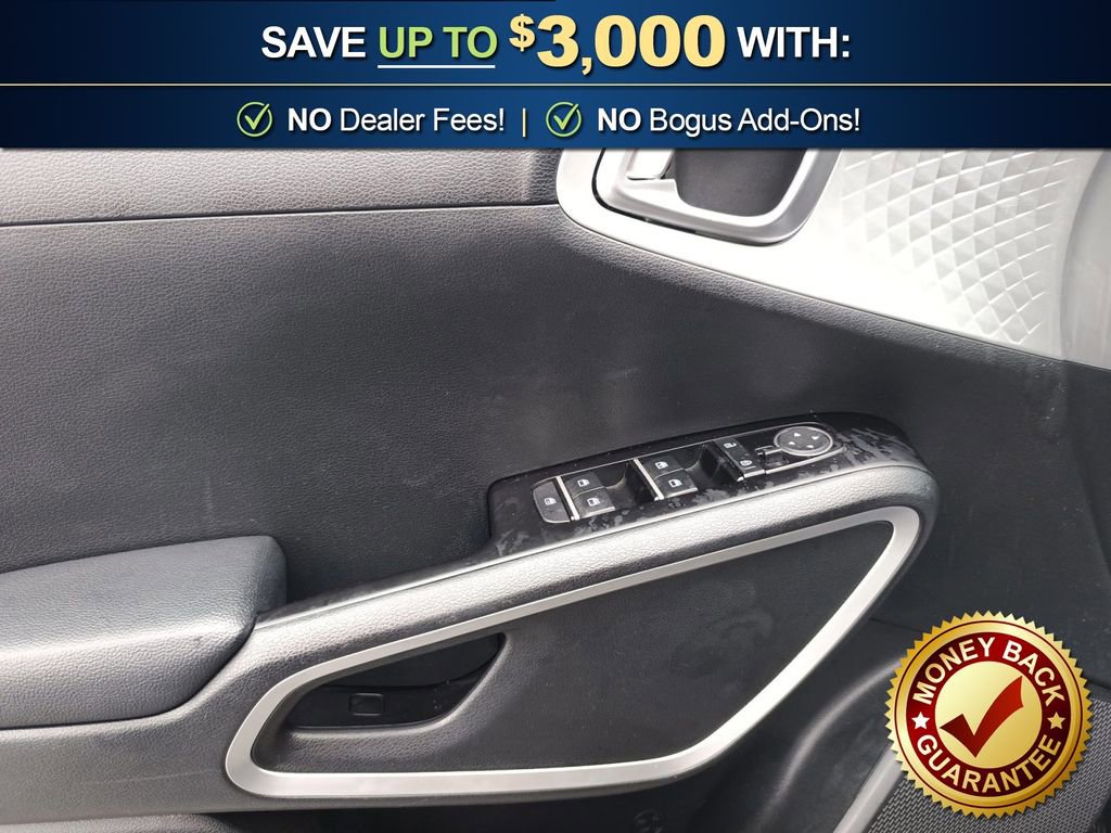 Used 2025 Kia Soul LX w/ LX Technology Package FWD image 16