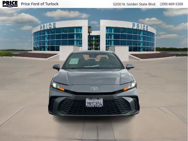 Used 2025 Toyota Camry SE w/ Convenience Package FWD image 2