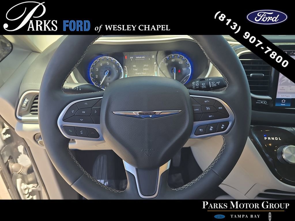 Used 2024 Chrysler Pacifica Touring-L FWD image 30