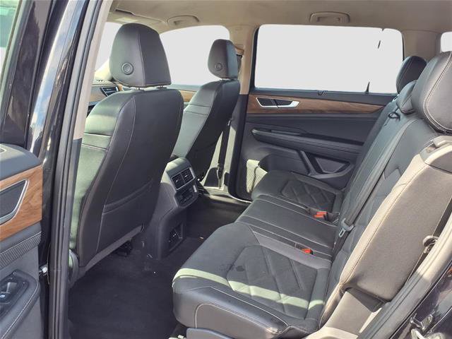 Used 2025 Volkswagen Atlas SE AWD/4WD image 23