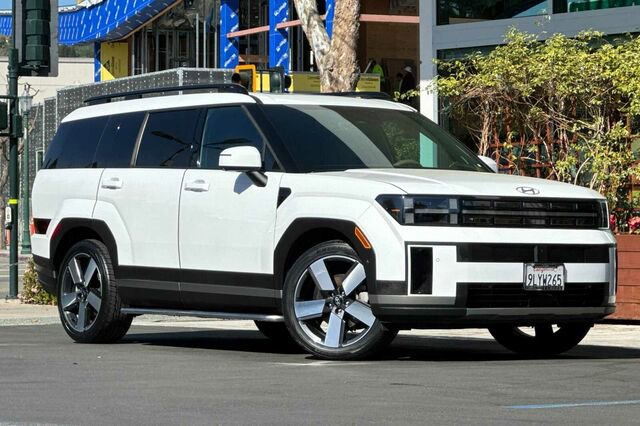 Used 2024 Hyundai Santa Fe Limited image 2