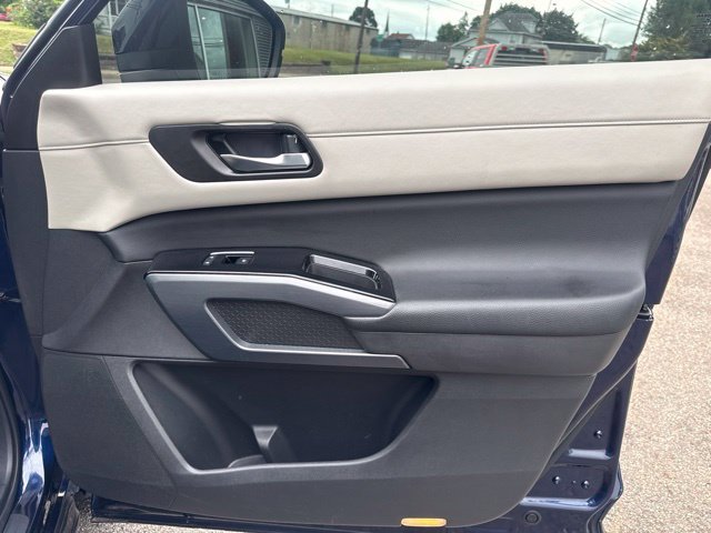 Used 2022 Nissan Pathfinder SL w/ Cargo Package AWD/4WD image 28