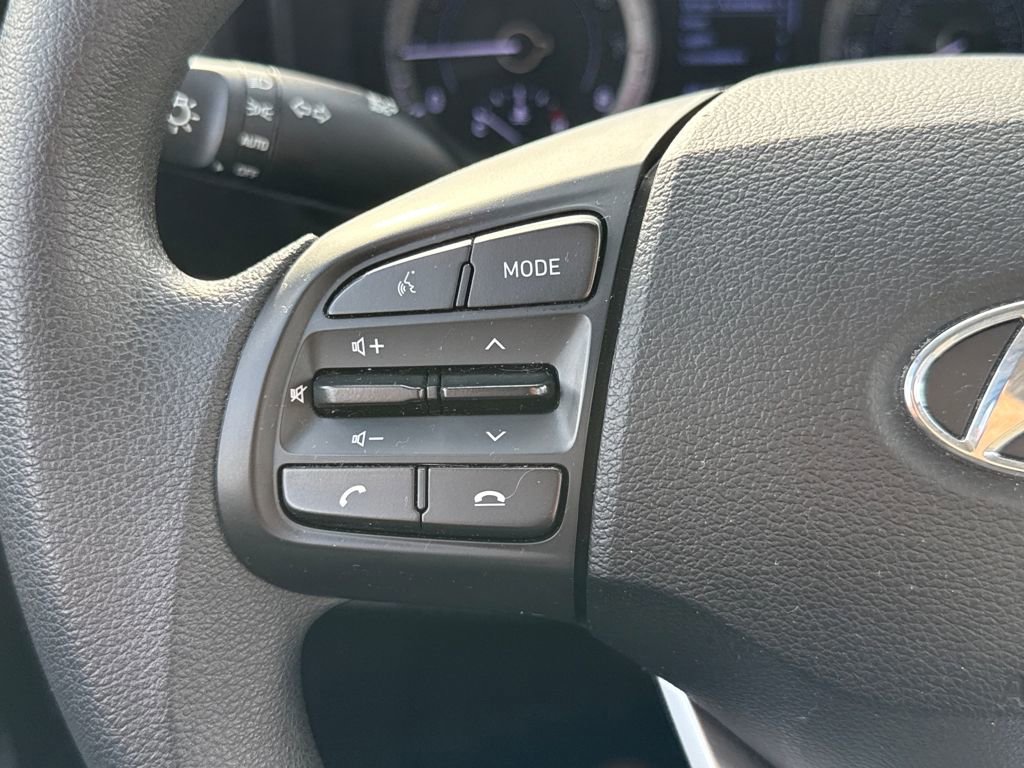 Used 2020 Hyundai Venue SEL image 18