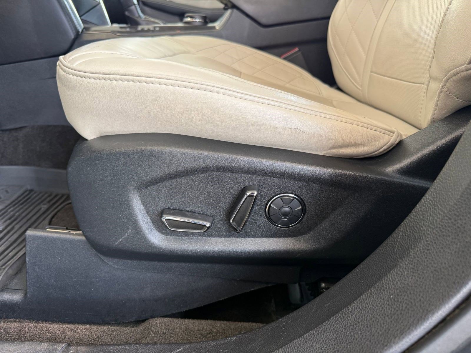 Certified 2017 Ford Explorer Platinum AWD/4WD image 14