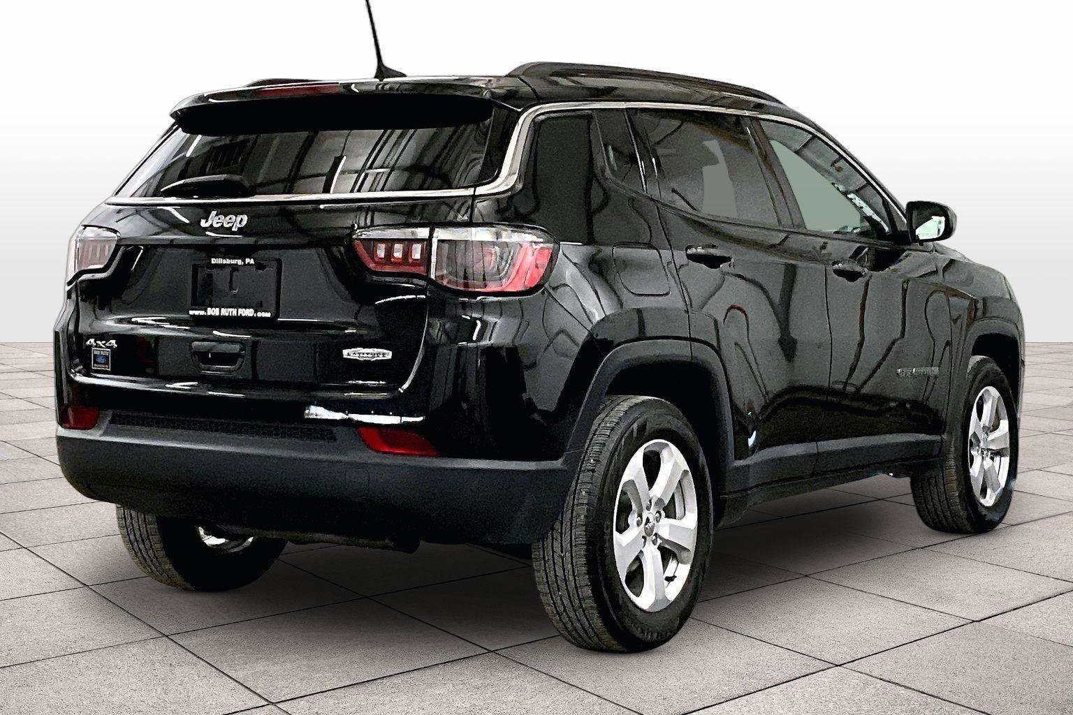 Used 2021 Jeep Compass Latitude w/ Sun and Sound Group image 11