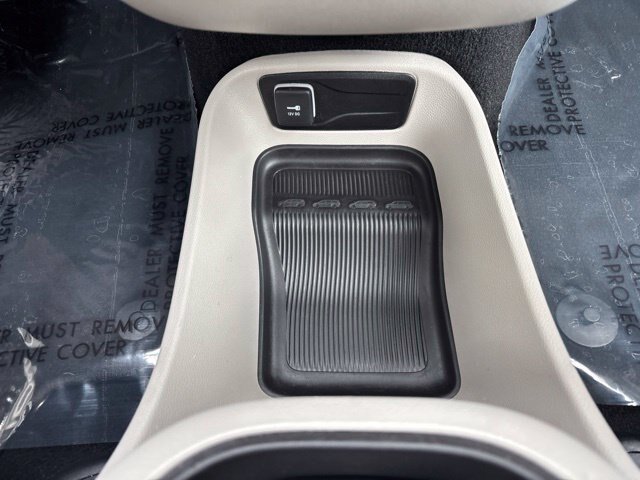 Used 2024 Chrysler Pacifica Limited FWD image 27