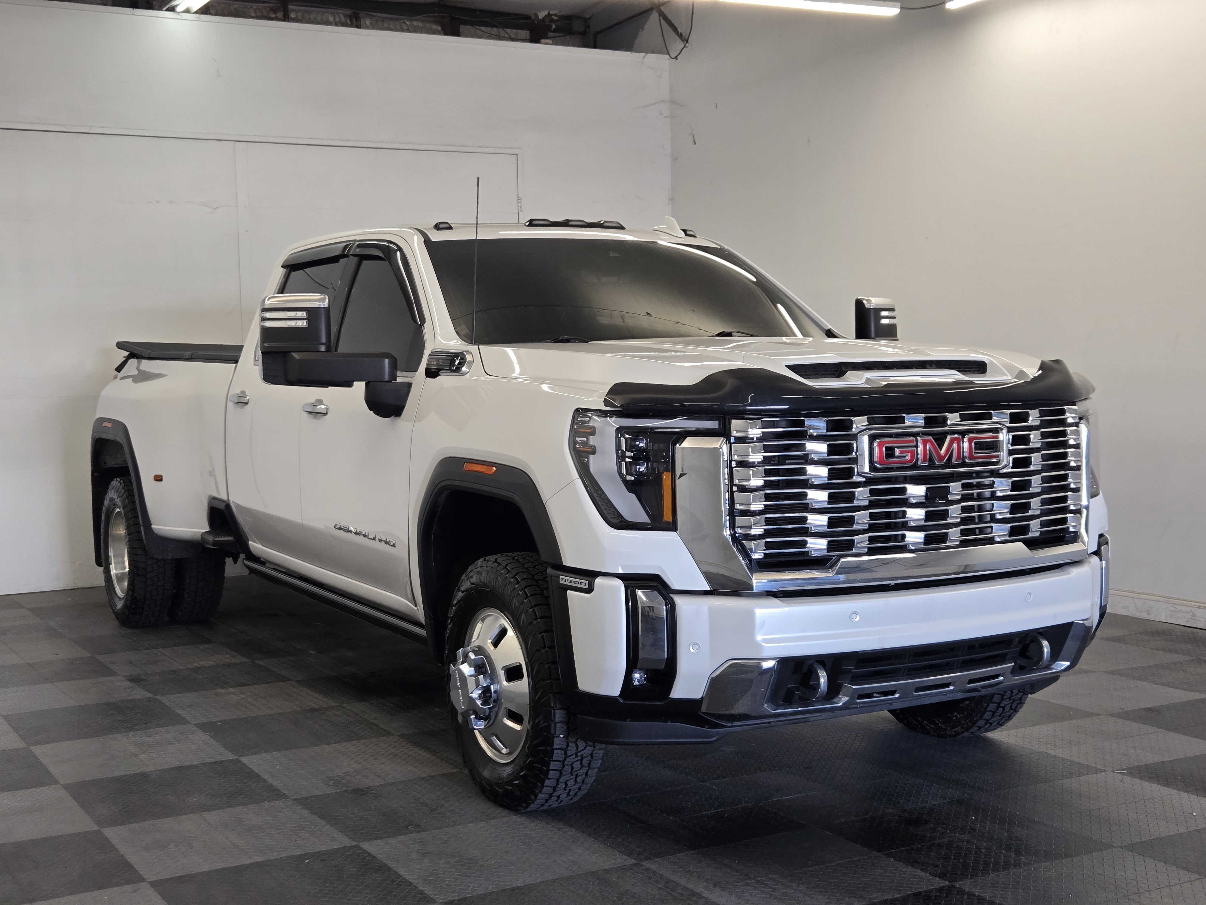Used 2024 GMC Sierra 3500 Denali w/ Denali Reserve Package AWD/4WD image 2