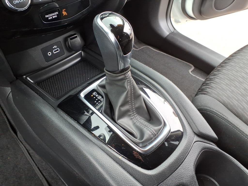 Used 2019 Nissan Rogue SV image 14