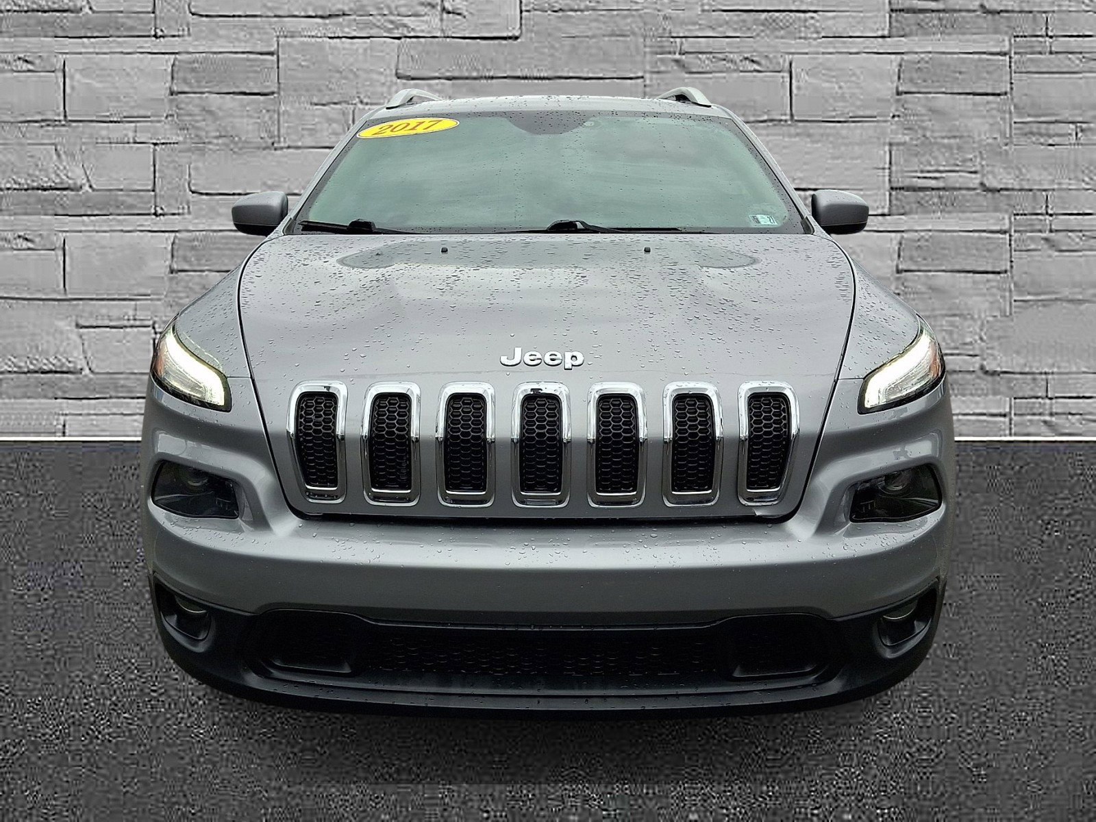 Used 2017 Jeep Cherokee Latitude w/ Cold Weather Group image 3