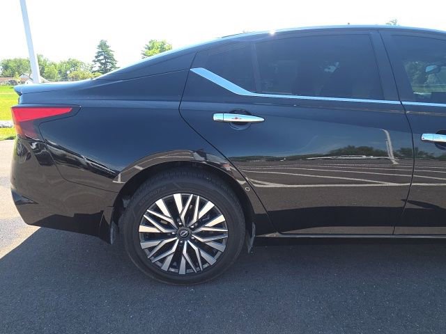 Used 2024 Nissan Altima 2.5 SV w/ SV Premium Package AWD/4WD image 7