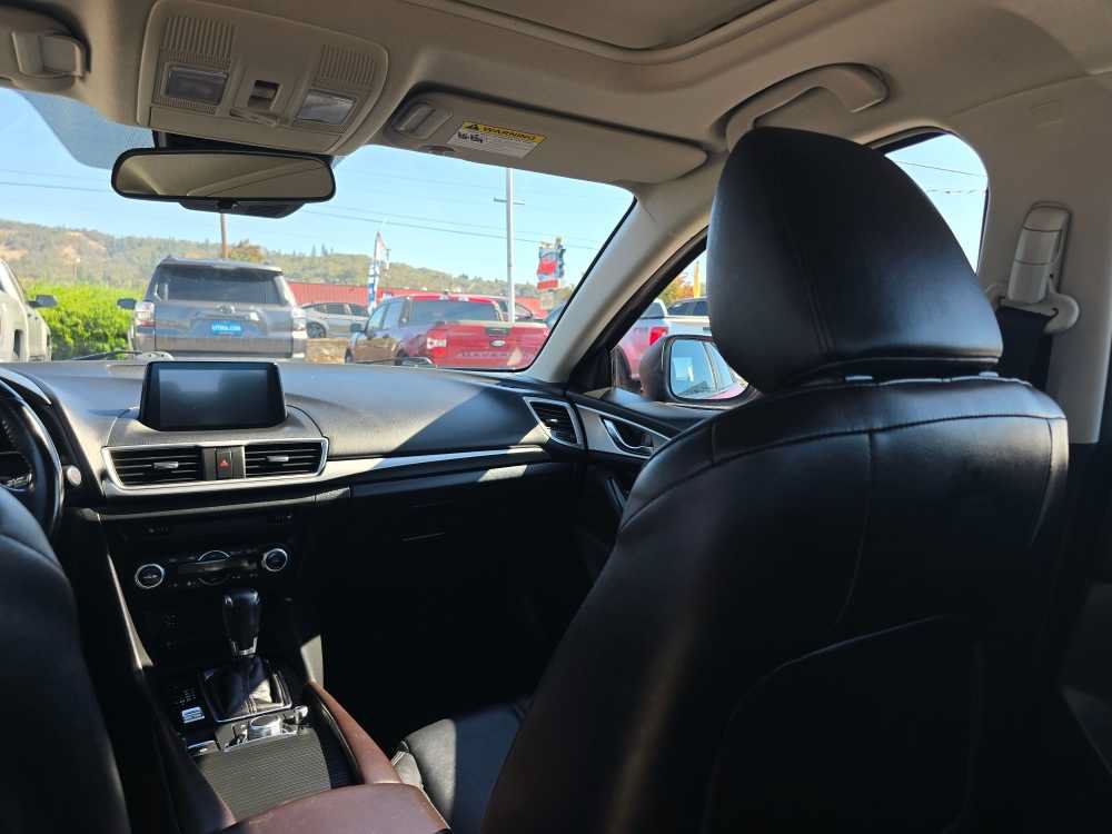 Used 2018 MAZDA MAZDA3 Touring FWD image 14
