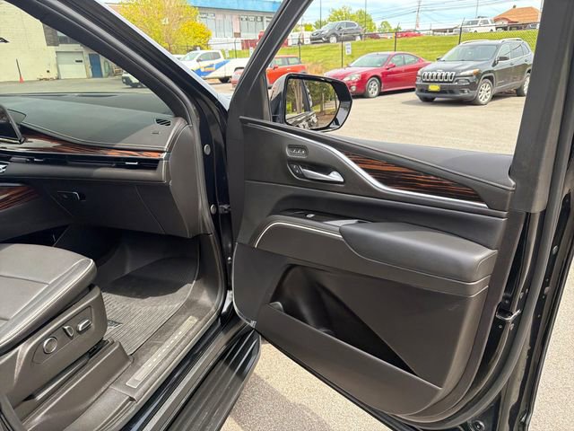 Used 2024 Cadillac Escalade ESV Premium Luxury w/ Performance Package AWD/4WD image 38