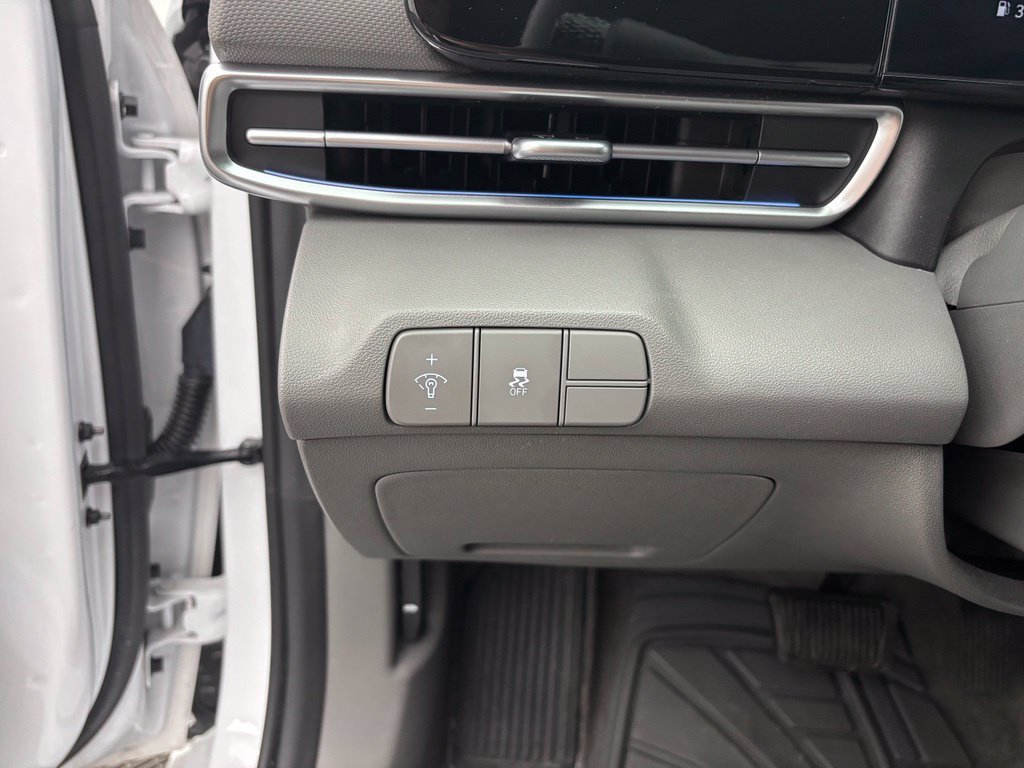 Used 2024 Hyundai Elantra SEL FWD image 28