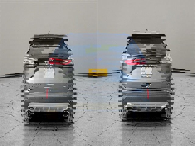 Certified 2022 Ford Edge Titanium image 3