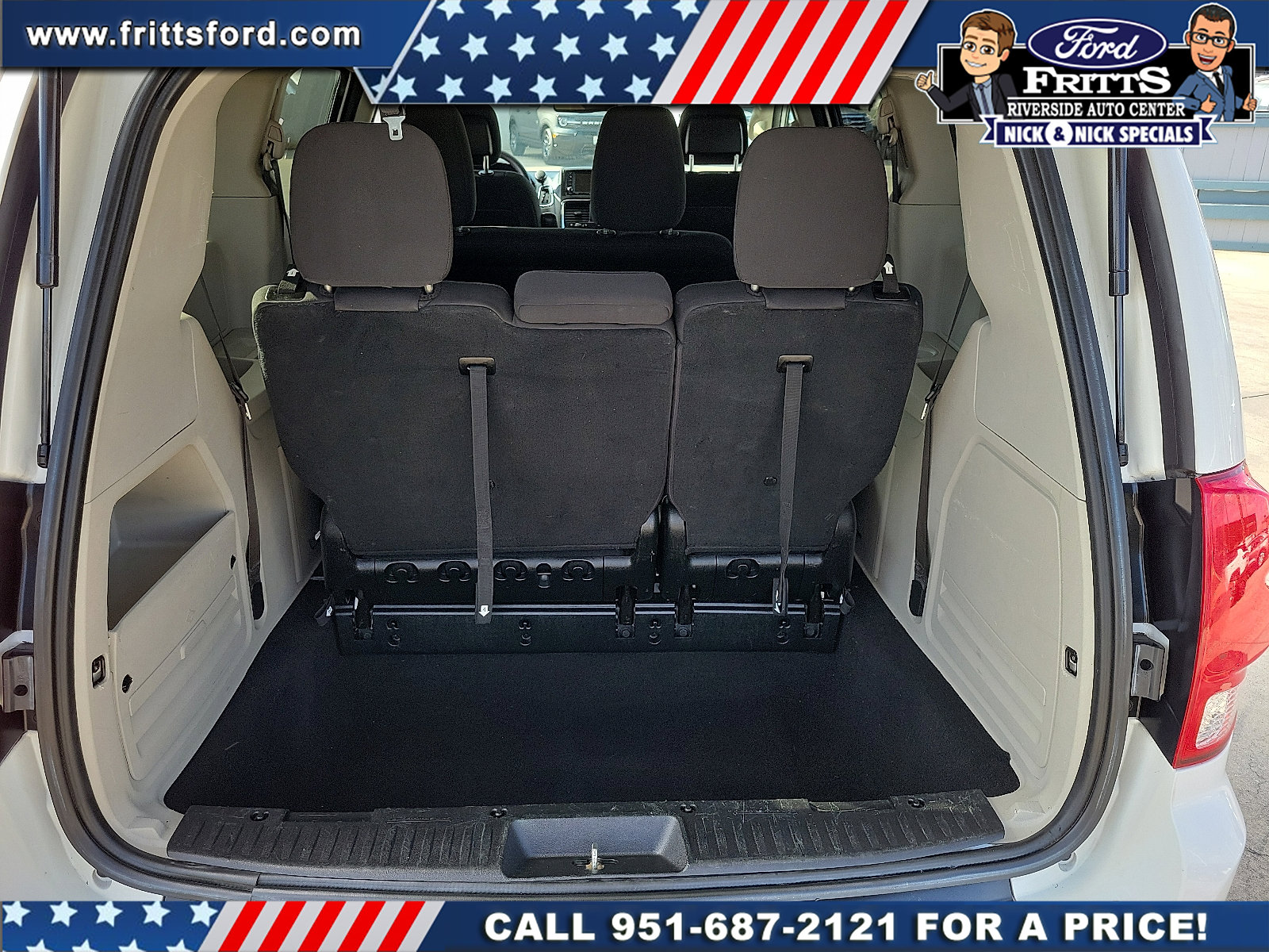 Used 2018 Dodge Grand Caravan SE w/ UConnect Hands-Free Group FWD image 16