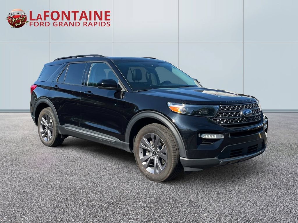 Certified 2023 Ford Explorer XLT w/ Equipment Group 202A AWD/4WD image 3