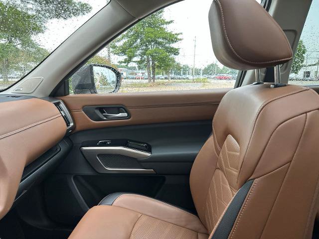 Used 2025 Nissan Pathfinder Platinum w/ Cargo Package AWD/4WD image 22