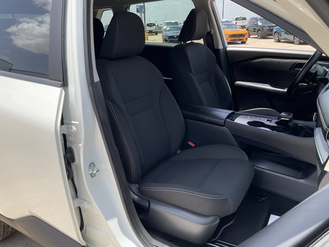 Used 2024 Nissan Rogue S FWD image 17