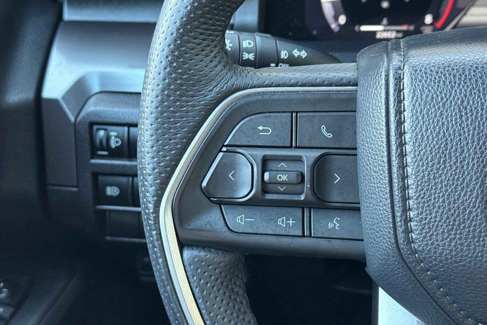 Used 2025 Toyota Tacoma TRD Off-Road AWD/4WD image 36