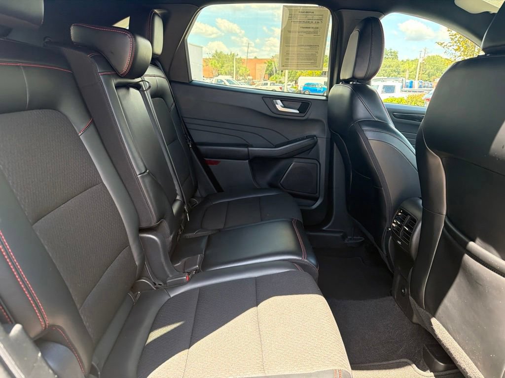 Certified 2025 Ford Escape ST-Line Select AWD/4WD image 28