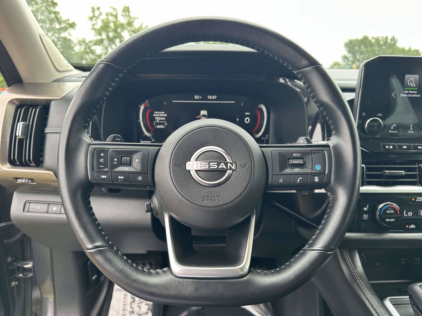 Used 2023 Nissan Pathfinder Platinum AWD/4WD image 14