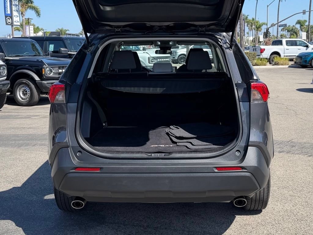 Used 2020 Toyota RAV4 XLE w/ Carpet Mat Package FWD image 10