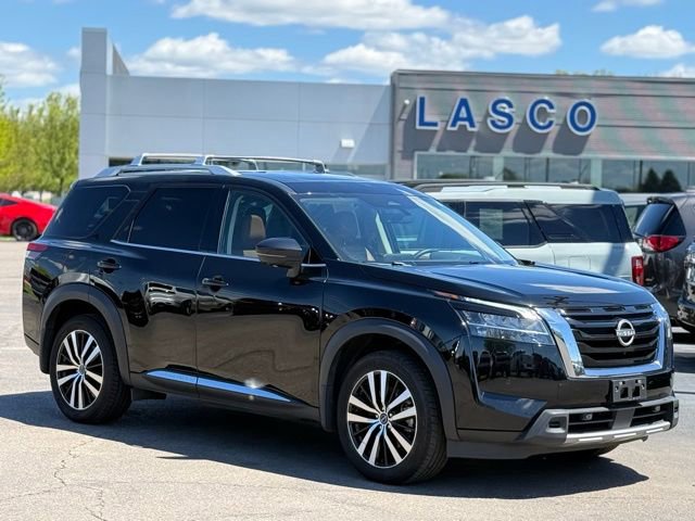 Used 2023 Nissan Pathfinder Platinum w/ Cargo Package AWD/4WD image 38