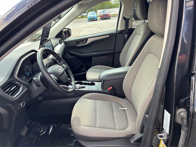 Certified 2022 Ford Escape SE w/ SE Sport Appearance Package FWD image 9