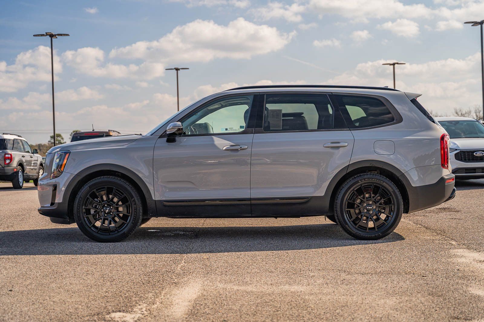 Used 2022 Kia Telluride SX w/ SX Prestige Package image 2