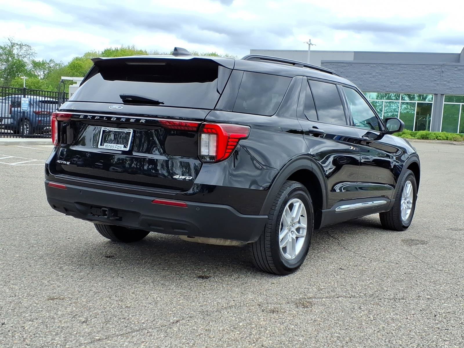 Certified 2025 Ford Explorer Active AWD/4WD image 7