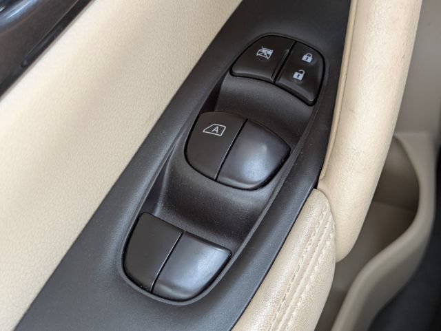 Used 2019 Nissan Rogue SV w/ Premium Package FWD image 24