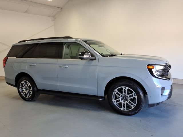 Certified 2025 Ford Expedition Active AWD/4WD image 2