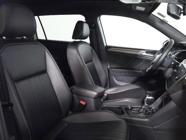 Used 2022 Volkswagen Tiguan SE R-Line image 11