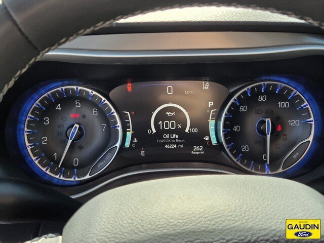 Used 2024 Chrysler Pacifica Touring-L FWD image 21