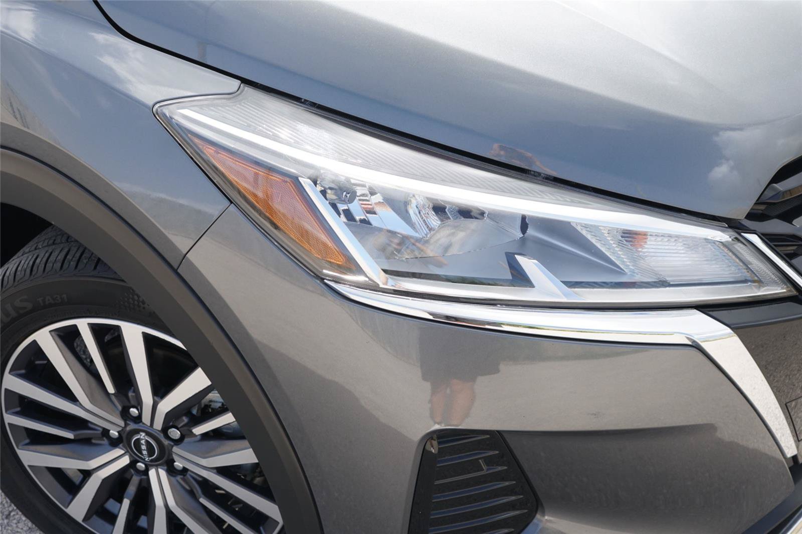 Used 2024 Nissan Kicks SV FWD image 3