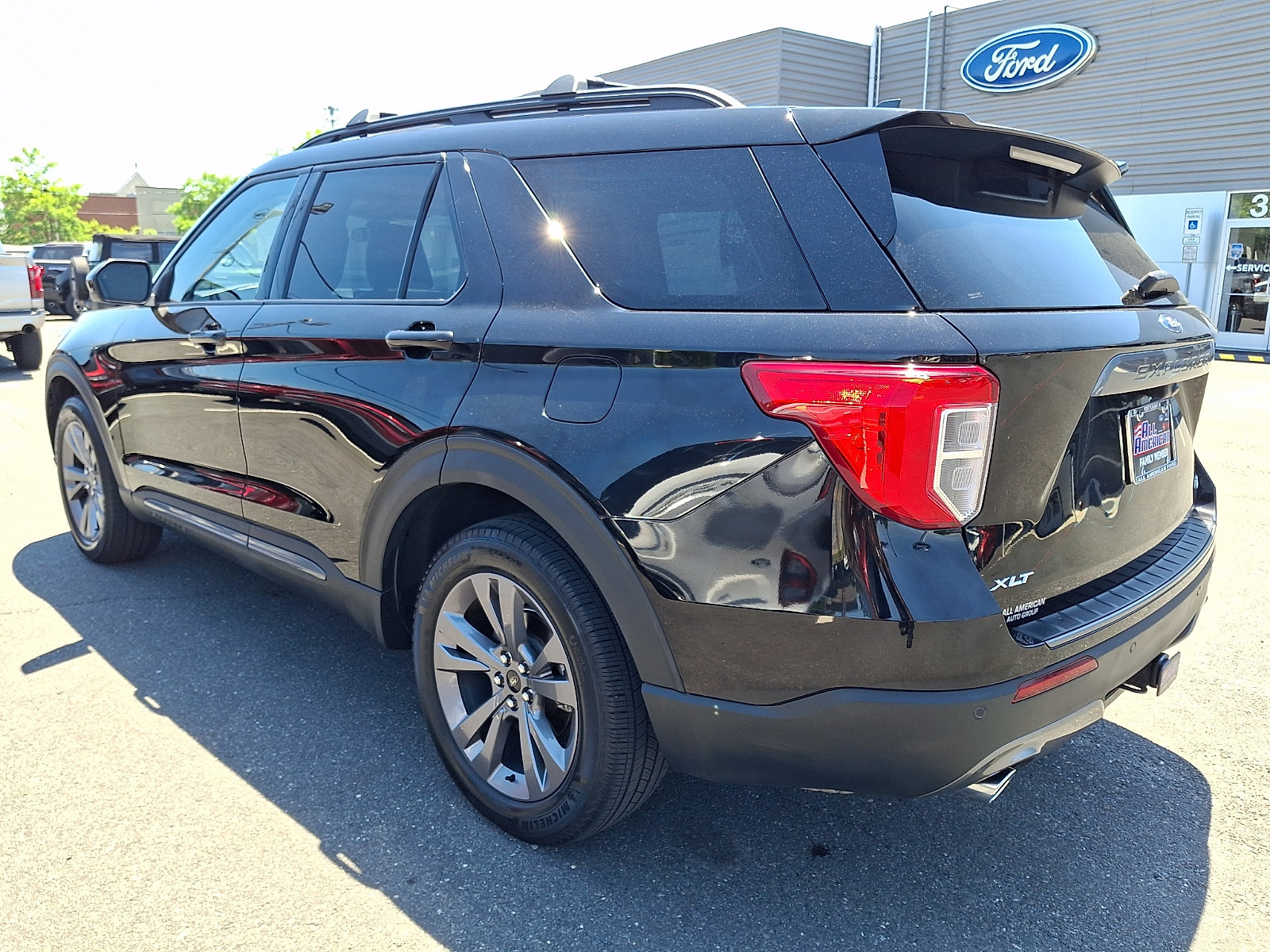 Certified 2023 Ford Explorer XLT w/ Equipment Group 202A AWD/4WD image 7