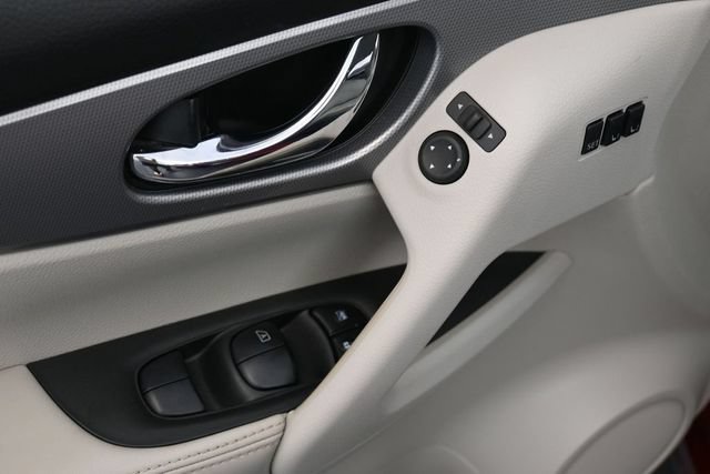 Used 2020 Nissan Rogue Sport SV w/ Technology Package FWD image 12