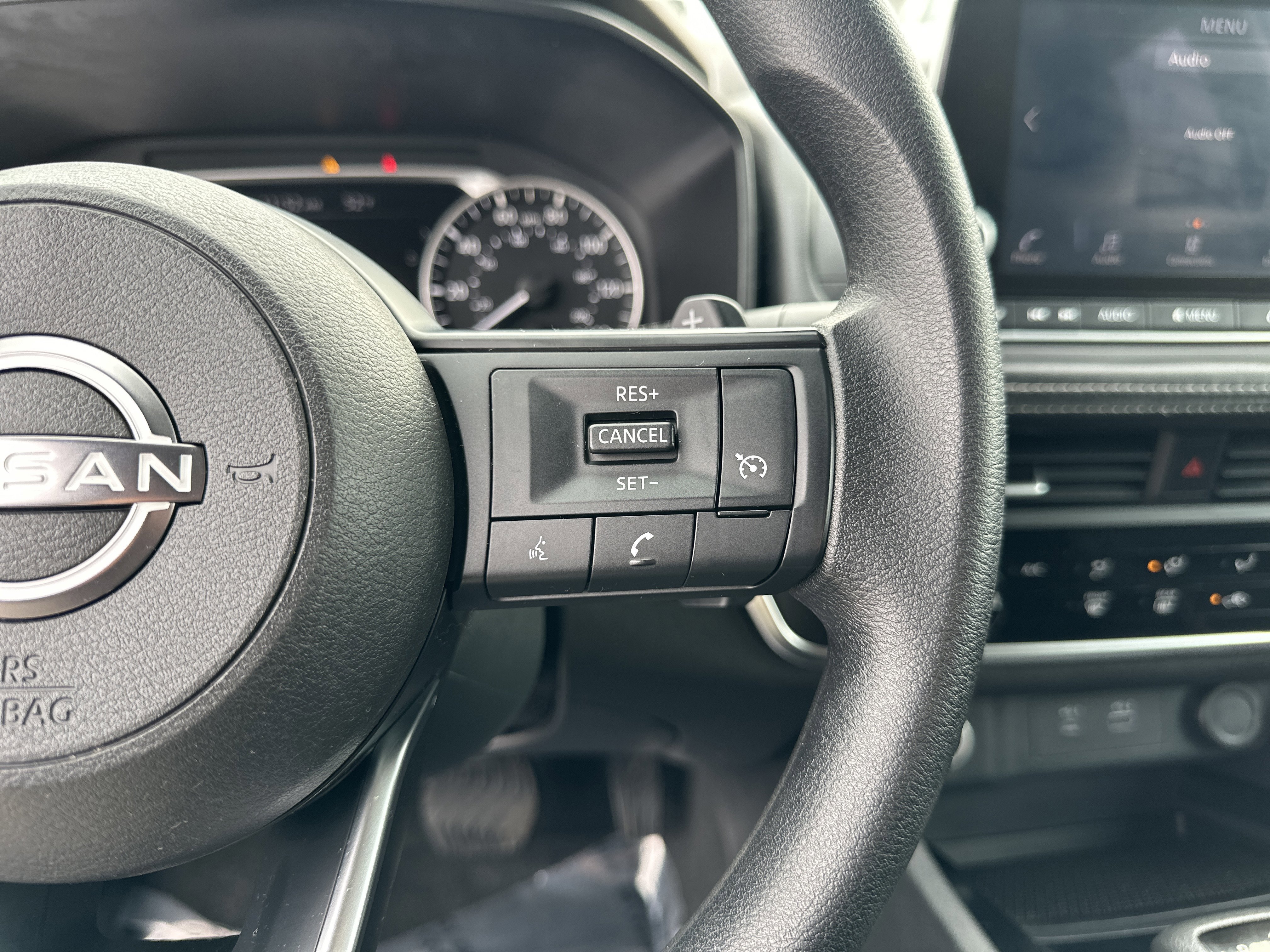 Used 2023 Nissan Rogue S image 22