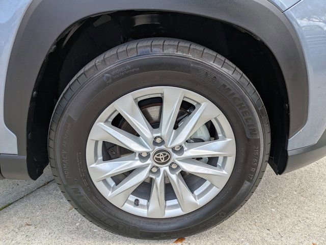 Used 2023 Toyota Corolla Cross LE w/ Moonroof Package image 11