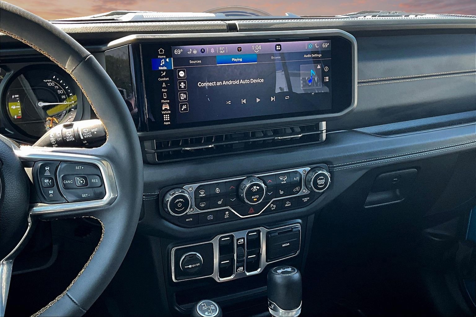 Used 2024 Jeep Wrangler Sahara w/ Technology Group AWD/4WD image 8