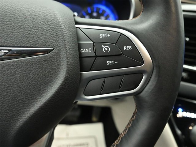 Used 2017 Chrysler Pacifica Touring-L Plus image 30