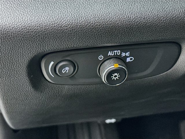 Used 2023 Chevrolet Traverse LT w/ LT Premium Package AWD/4WD image 16
