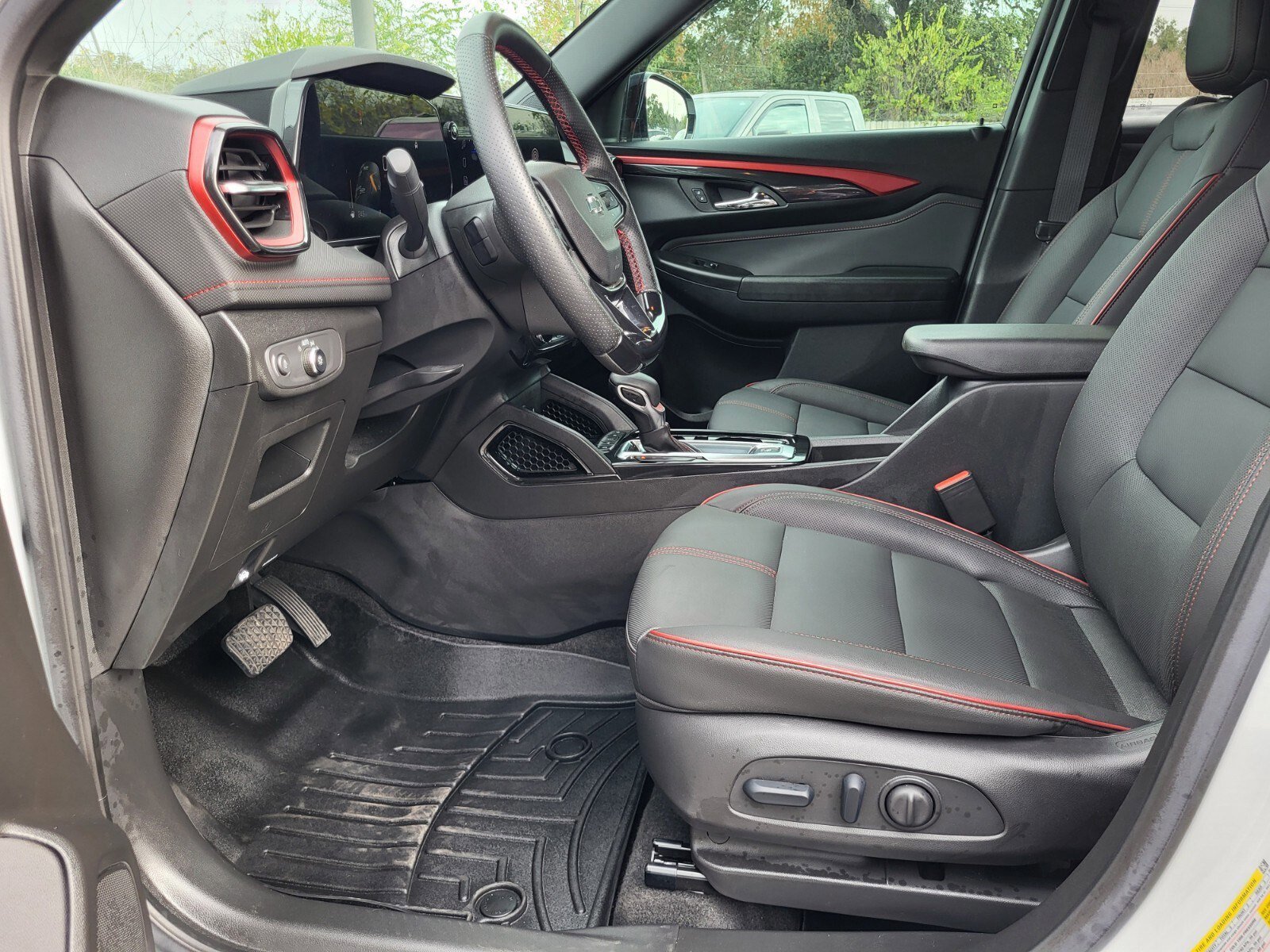 Used 2024 Chevrolet TrailBlazer RS w/ Driver Confidence Package image 19