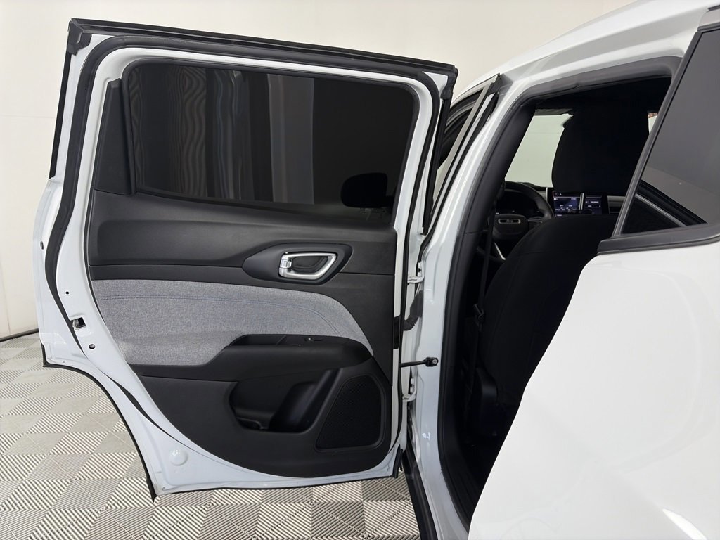 Used 2023 Jeep Compass Sport image 12