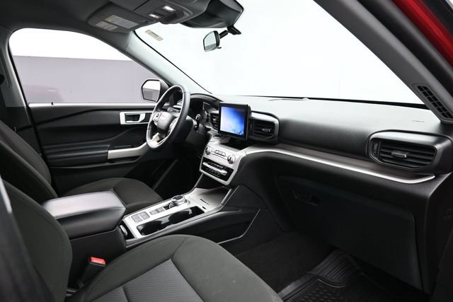 Certified 2023 Ford Explorer XLT RWD image 31