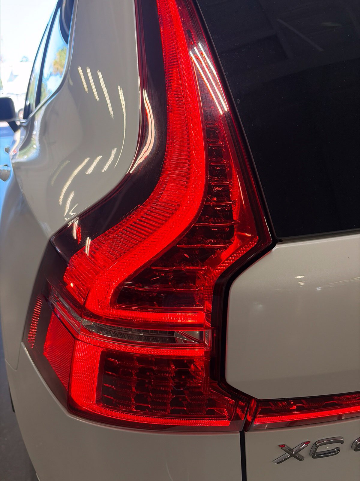 Used 2019 Volvo XC60 T6 R-Design w/ Protection Package Premier AWD/4WD image 9