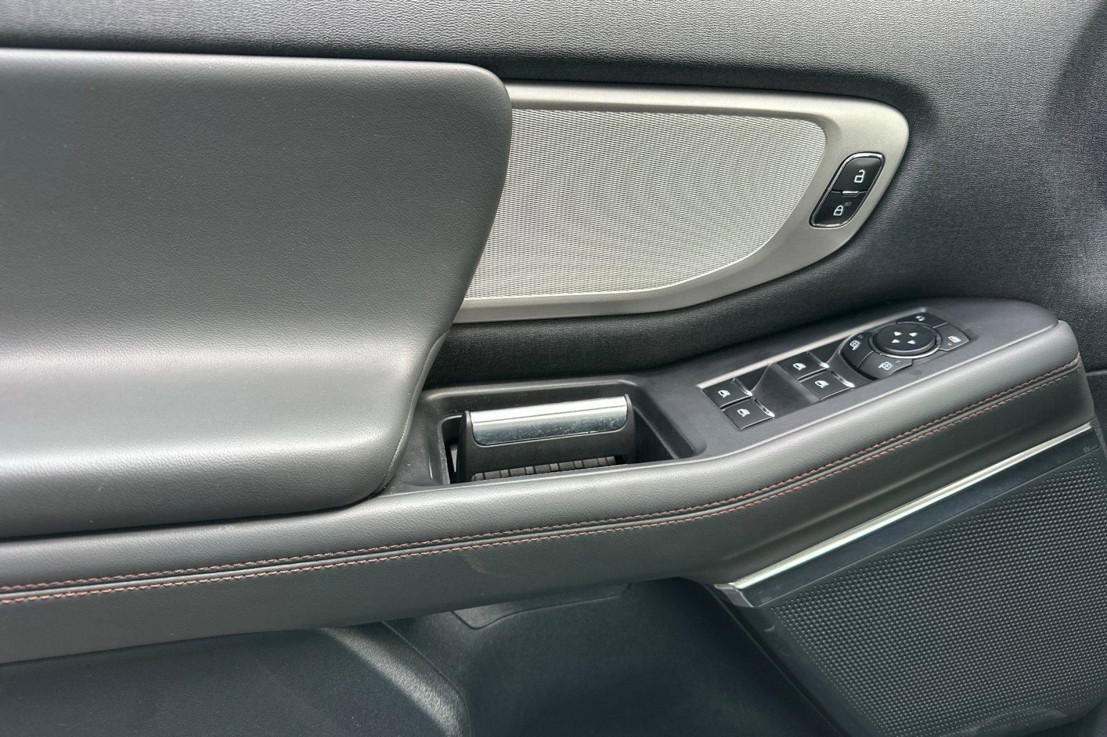 Certified 2025 Ford Expedition Active image 10