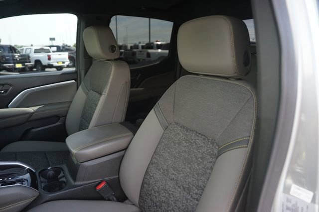Used 2024 Chevrolet Colorado ZR2 w/ Safety Package AWD/4WD image 10