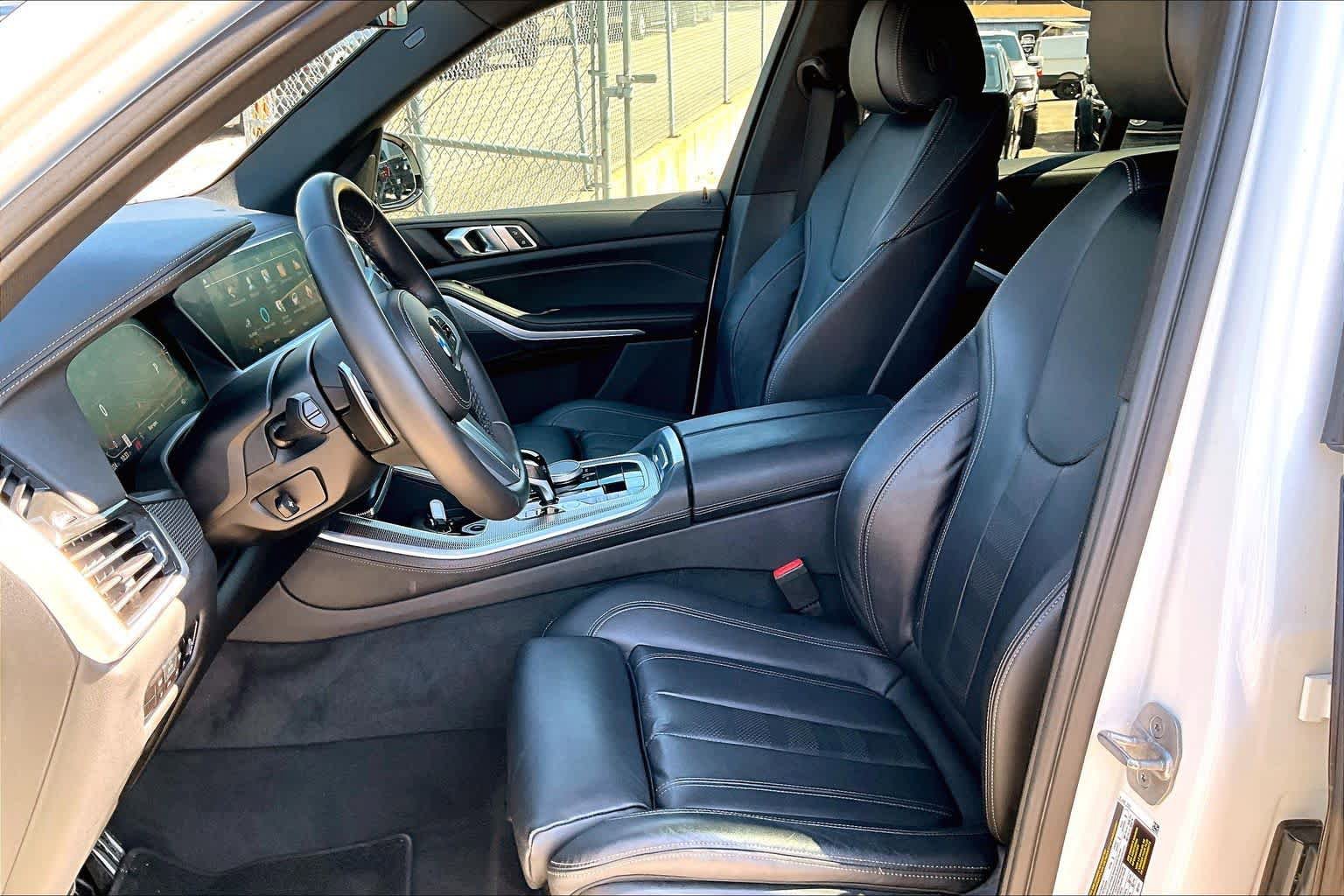 Used 2022 BMW X5 xDrive40i w/ M Sport Package AWD/4WD image 11