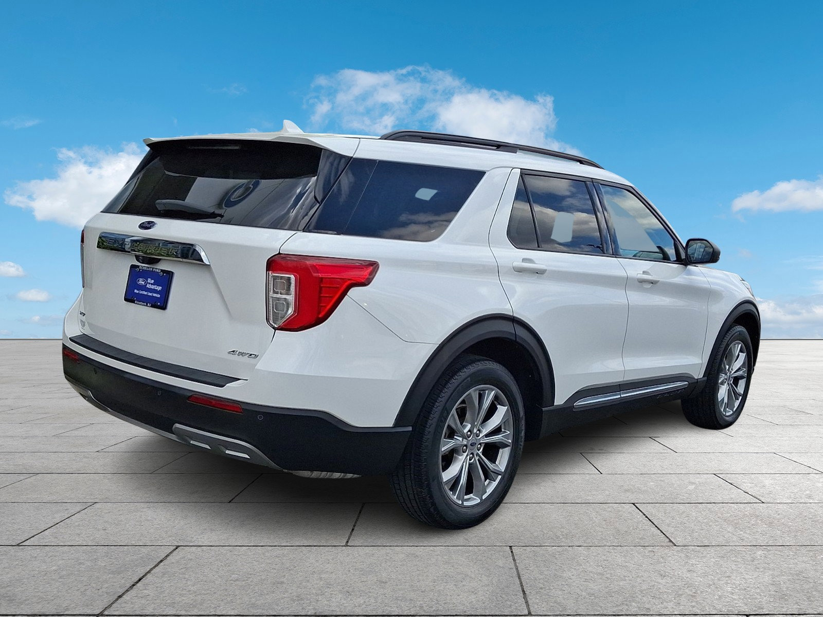 Certified 2021 Ford Explorer XLT w/ Equipment Group 202A image 4